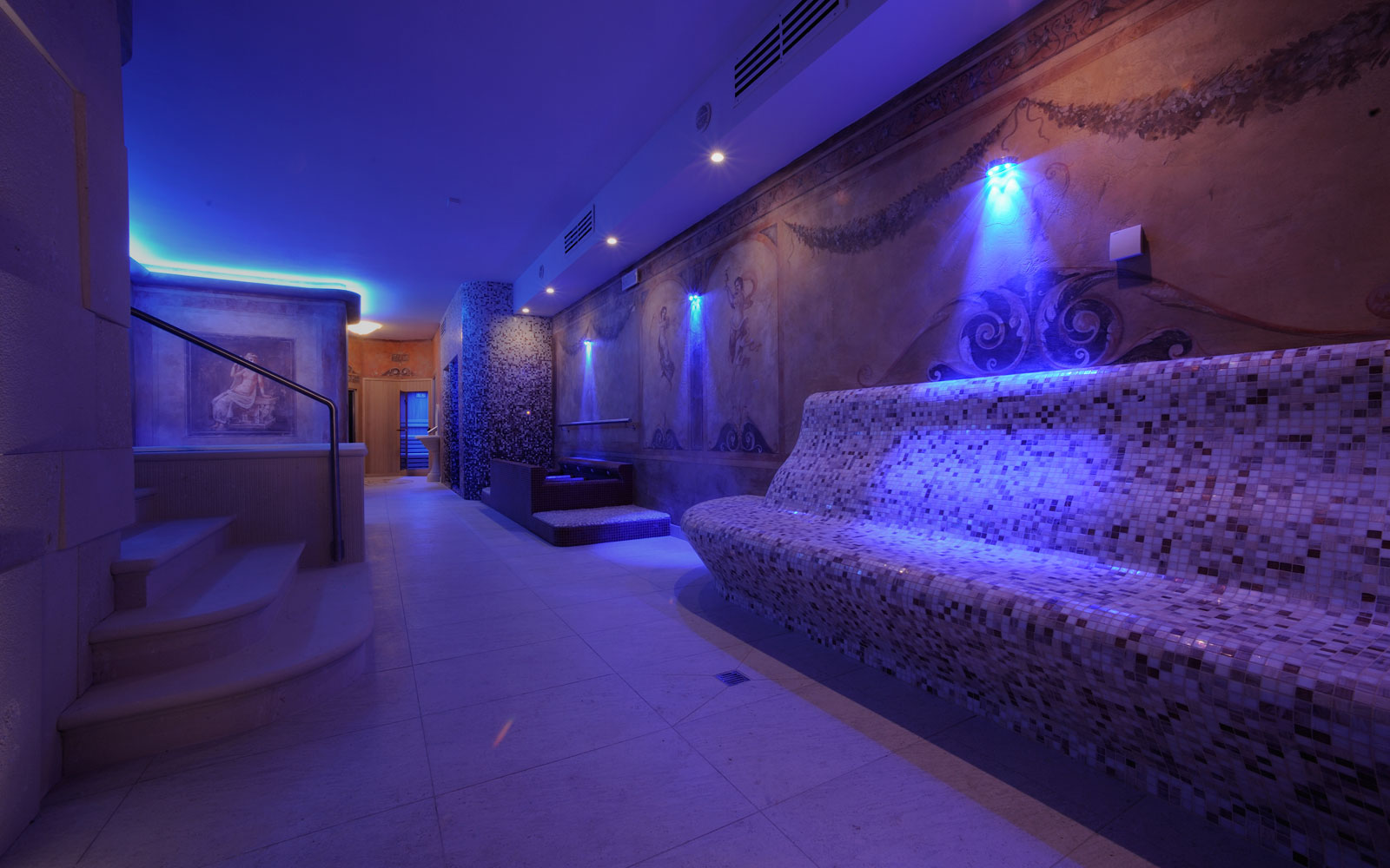 Structures in polystyrene and swimming pools made to measure